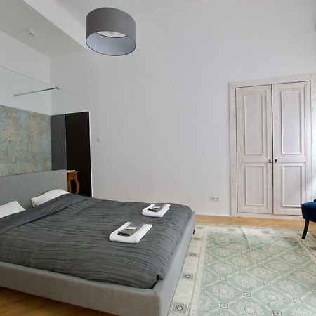 Luxury Apartment By Hi5 - Oktober 6 Street Budapest Esterno foto