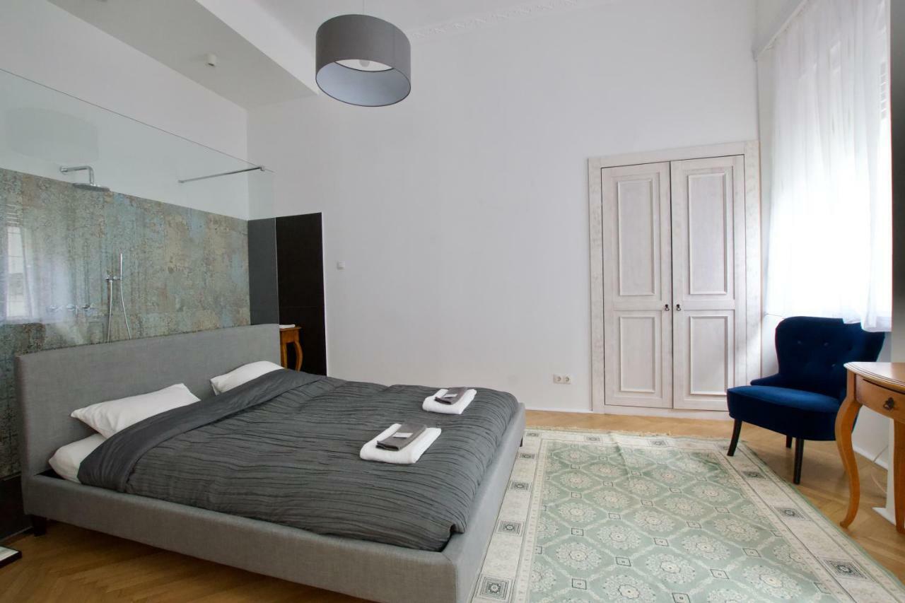 Luxury Apartment By Hi5 - Oktober 6 Street Budapest Esterno foto